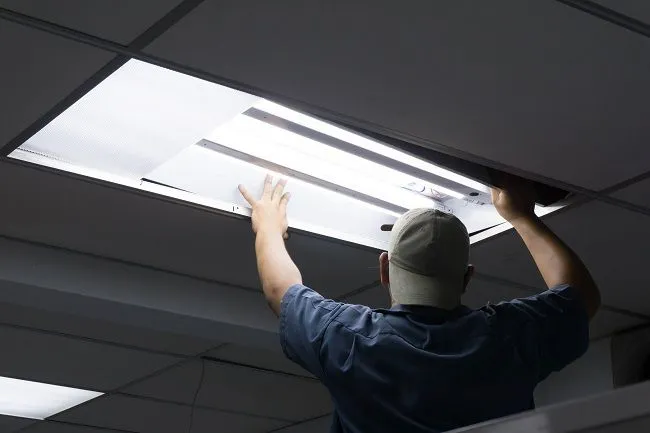 Umr&uuml;stung einer Deckenbeleuchtung von Neo auf LED